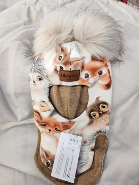 Kypärämyssy tupsulla