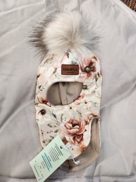 Kypärämyssy tupsulla