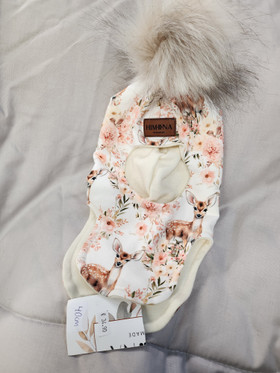 Kypärämyssy tupsulla