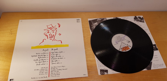 Miljoonasade - Vain Nuoret Elävät (LP)