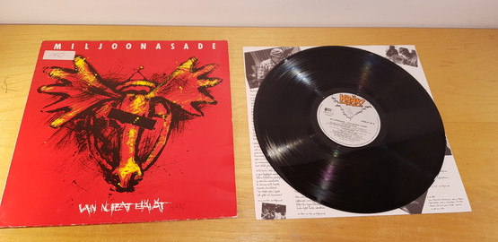 Miljoonasade - Vain Nuoret Elävät (LP)