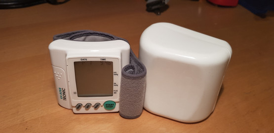 Verenpainemittari ranteeseen (Tronic)