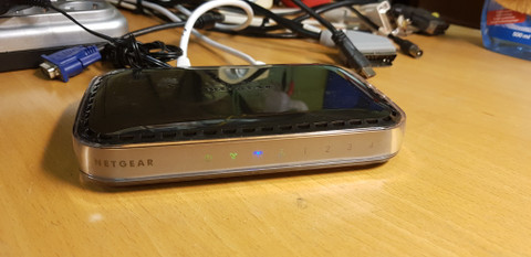 Reititin (Netgear WNR1000)