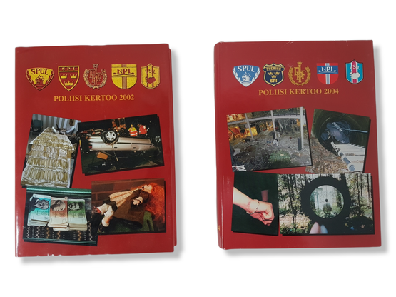 Kaksi poliisi kertoo kirjaa