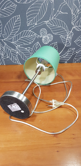 Pöytävalaisin jossa vihreä varjostin