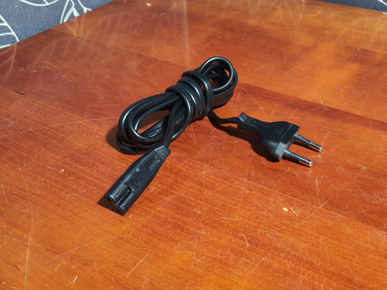 Laitekaapeli 1,5 - 2,5 m (IEC C7)