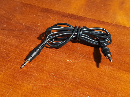 AUX -kaapeli 1,5 - 2,5 m (3,5 mm plug)