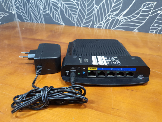 Wifi -reititin (Linksys E1200)