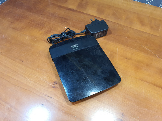 Wifi -reititin (Linksys E1200)