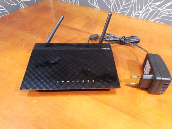 Wifi -reititin (Asus RT-N12E)