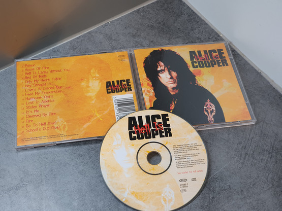 CD -levy (Alice Cooper - Hell Is)