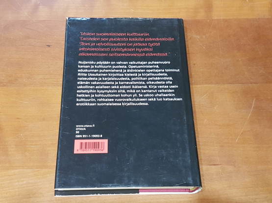 Kirja (Riitta Uosukainen - Nuijanisku pöytään)