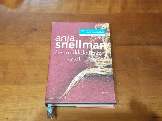 Kirja (Anja Snellman - Lemmikaupan tytöt)