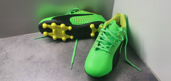 Jalkapallokengät, koko 36 (Puma)