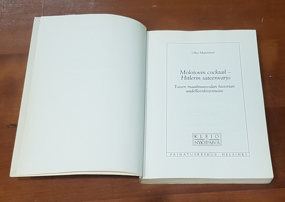 Kierrätyskirja (Ohto Manninen. Motolovin Cocktail - Hitlerin sateenvarjo)