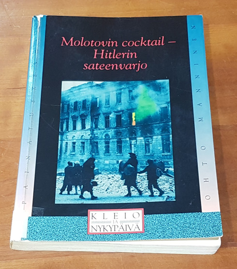 Kierrätyskirja (Ohto Manninen. Motolovin Cocktail - Hitlerin sateenvarjo)