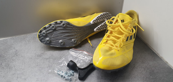 Piikkarit, koko 42 2/3 (Adidas)