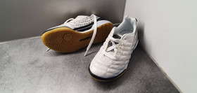 Sisäpelikengät, koko 35 (Umbro)