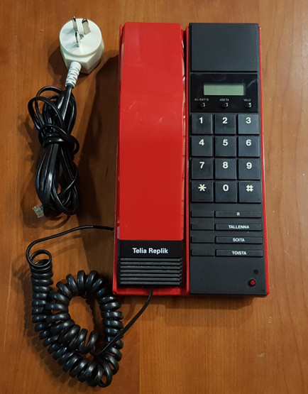 Retropuhelin (Telia Replik)