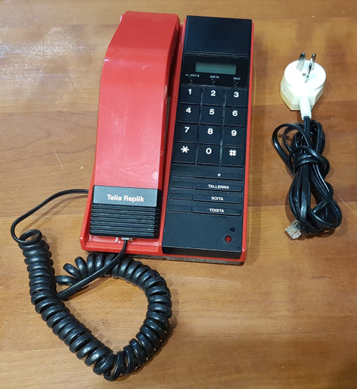 Retropuhelin (Telia Replik)