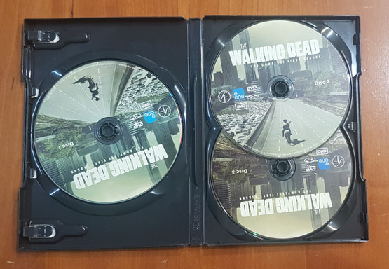 Televisiosarja (The Walking Dead - 1. tuotantokausi) K18