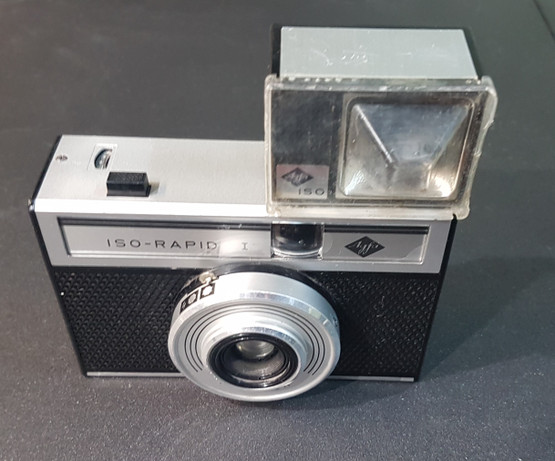Filmikamera (Agfa Iso-Rapid I ja salama)