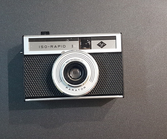 Filmikamera (Agfa Iso-Rapid I ja salama)