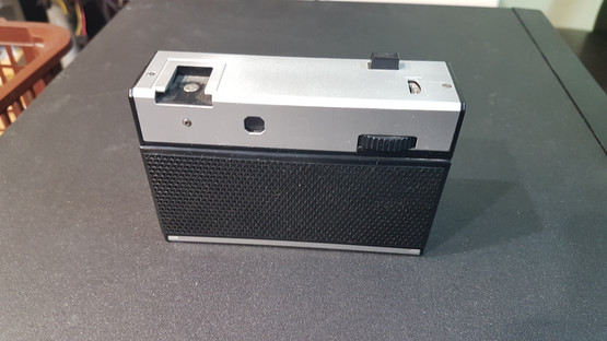 Filmikamera (Agfa Iso-Rapid I ja salama)