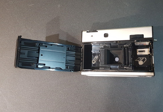 Filmikamera (Agfa Iso-Rapid I ja salama)