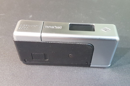Filmikamera (Agfamatic 2000 pocket)