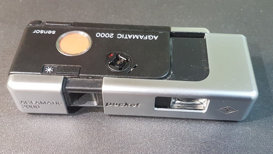 Filmikamera (Agfamatic 2000 pocket)