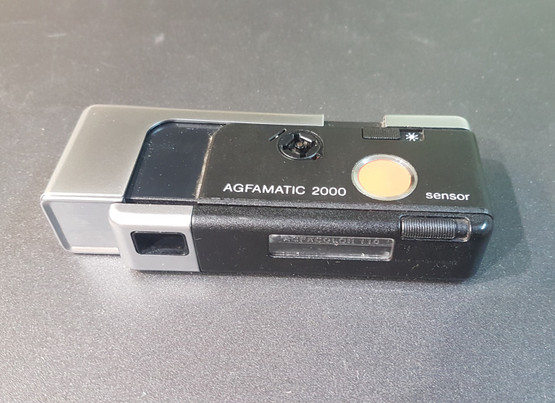 Filmikamera (Agfamatic 2000 pocket)