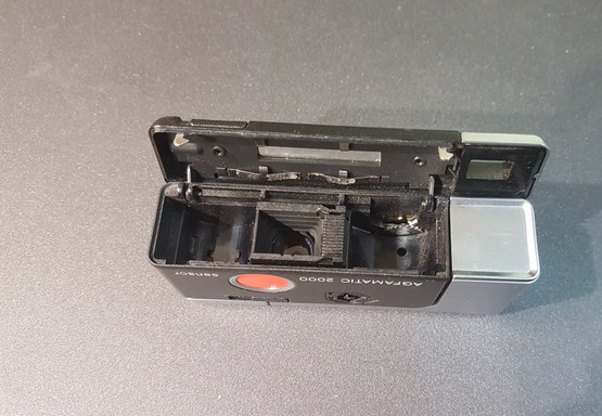 Filmikamera (Agfamatic 2000 pocket)