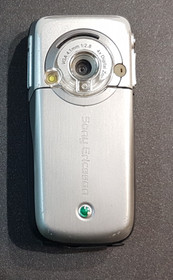 Puhelin (Sony Ericsson k700) 