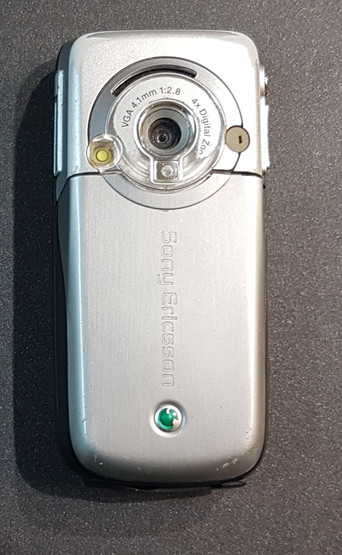 Puhelin (Sony Ericsson k700) 