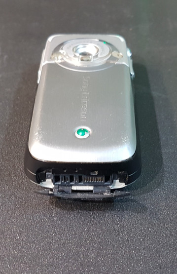 Puhelin (Sony Ericsson k700) 