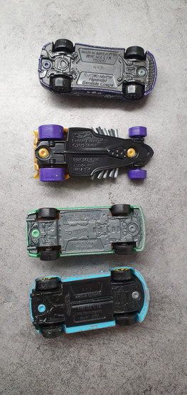 Neljä pikkuautoa (Hot Wheels) #4