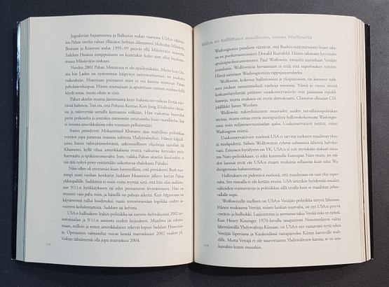 Kirja (Keijo Korhonen  - Haavoitettu jättiläinen - Yhdysvallat syyskuun 2001 jälkeen)