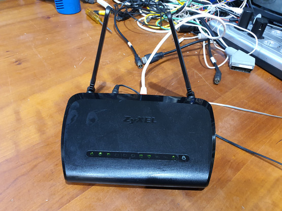 Dual Band WiFi -reititin (ZyXEL NBG6616)