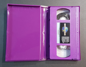 VHS-elokuva (Maa aikojen alussa IX)