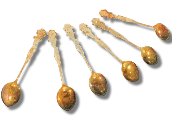 Kuusi 11 cm alpakkalusikkaa 