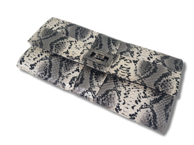 Käsilaukku (käärmeennahkajäljitelmä)