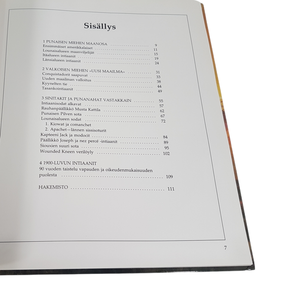 Kirja (Finn Arnesen - Intiaanikirja - Pohjois-Amerikan alkuperäisten asukkaiden historia) 