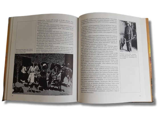 Kirja (Finn Arnesen - Intiaanikirja - Pohjois-Amerikan alkuperäisten asukkaiden historia) 