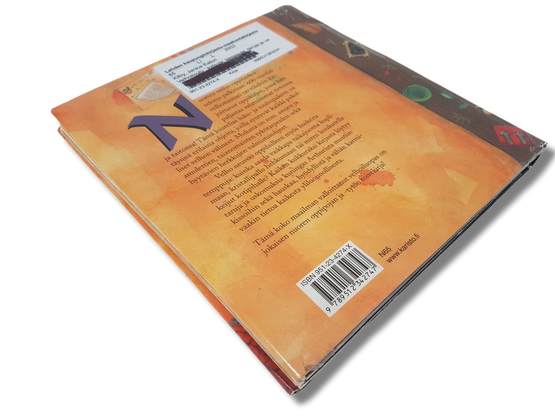 Lasten kierrätyskirja (Janice Eaton Kilby - Velhokoulu : loitsuja, temppuja, taruja ja uskomuksia, sekä 50 taikuutta tihkuvaa arkarteluohjetta, joilla syntyvät velhoiluun tarvittavat välineet)