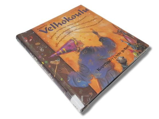 Lasten kierrätyskirja (Janice Eaton Kilby - Velhokoulu : loitsuja, temppuja, taruja ja uskomuksia, sekä 50 taikuutta tihkuvaa arkarteluohjetta, joilla syntyvät velhoiluun tarvittavat välineet)