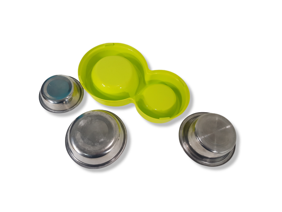 Ruoka-alusta ja kupit lemmikille