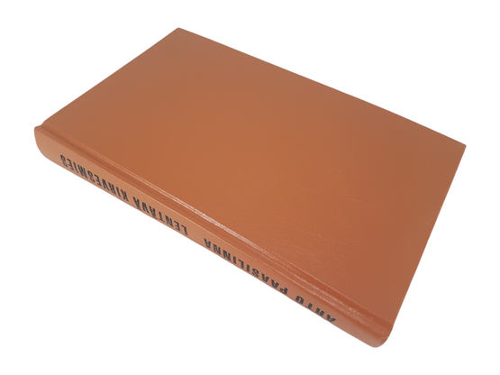 Kirja (Arto Paasilinna - Lentävä kirvesmies)