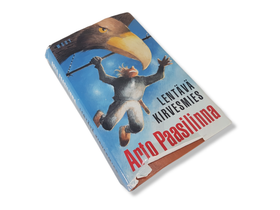 Kirja (Arto Paasilinna - Lentävä kirvesmies)