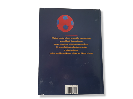 Kirja (Elvy Alin - Harrasteena tilkkutyöt)